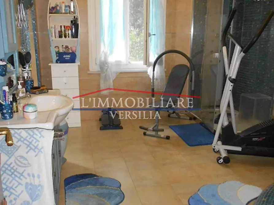 Immagine 40 di Villa in vendita  a Carrara