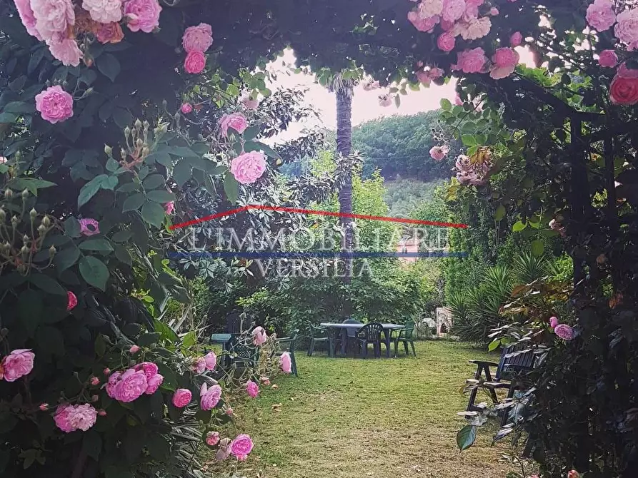 Immagine 26 di Villa in vendita  a Carrara