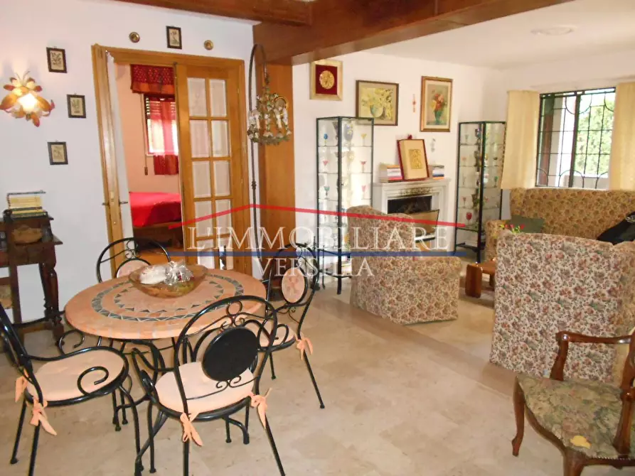 Immagine 50 di Villa in vendita  a Carrara