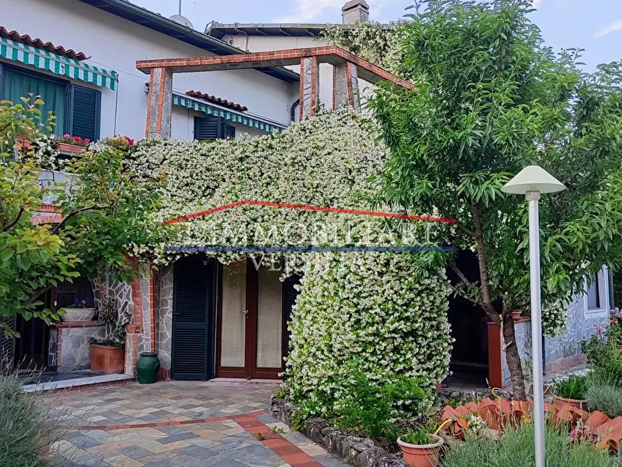 Immagine 28 di Villa in vendita  a Carrara