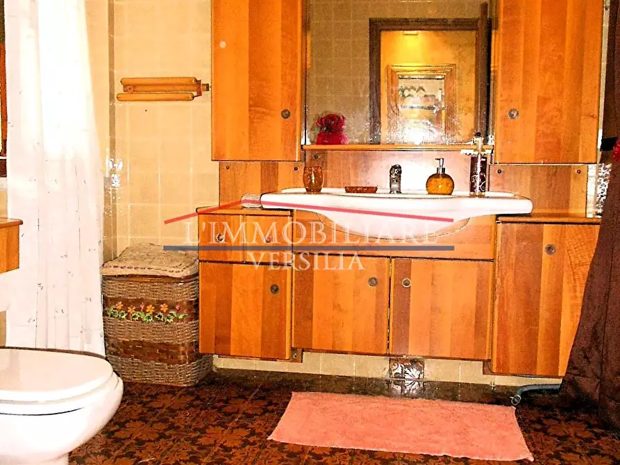 Immagine 41 di Villa in vendita  a Carrara