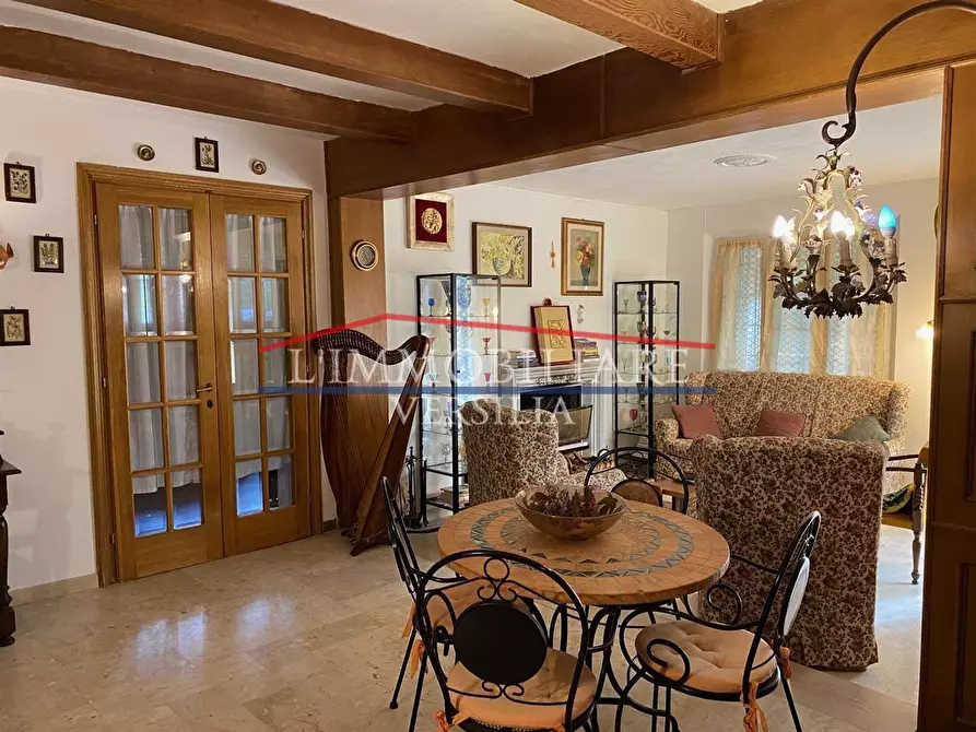 Immagine 14 di Villa in vendita  a Carrara