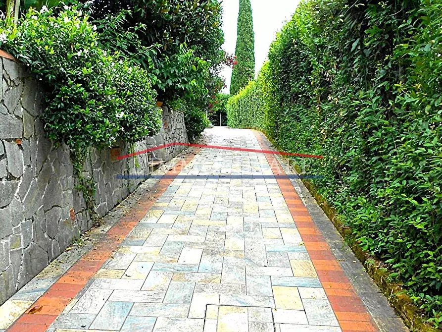 Immagine 33 di Villa in vendita  a Carrara