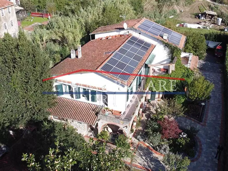 Immagine 12 di Villa in vendita  a Carrara