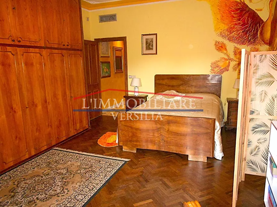 Immagine 38 di Villa in vendita  a Carrara