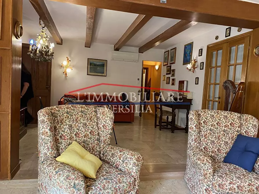 Immagine 15 di Villa in vendita  a Carrara