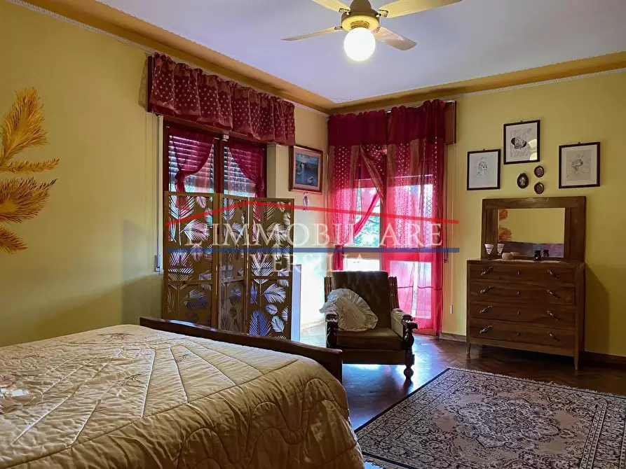 Immagine 10 di Villa in vendita  a Carrara