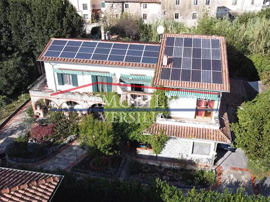 Immagine 18 di Villa in vendita  a Carrara