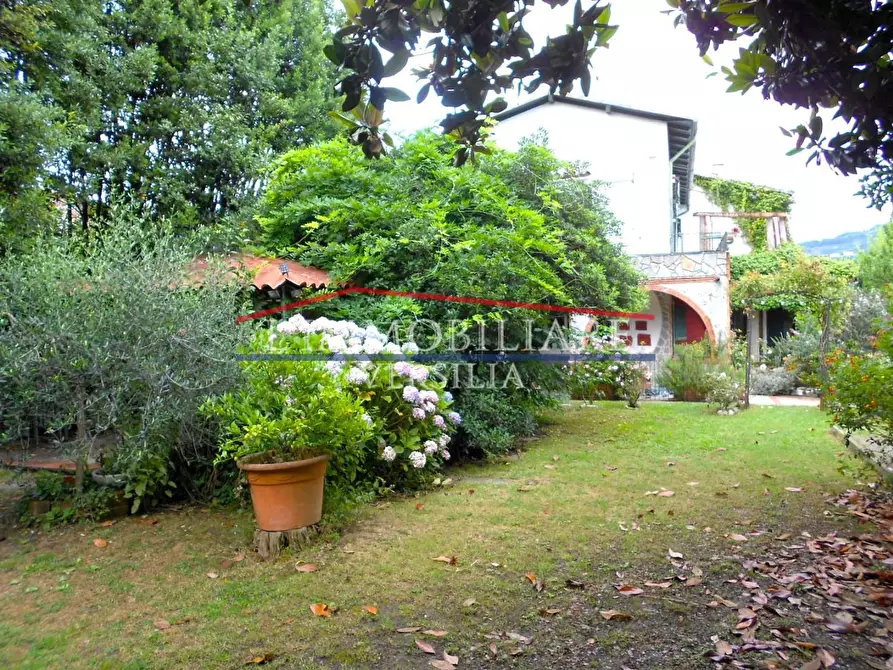 Immagine 35 di Villa in vendita  a Carrara