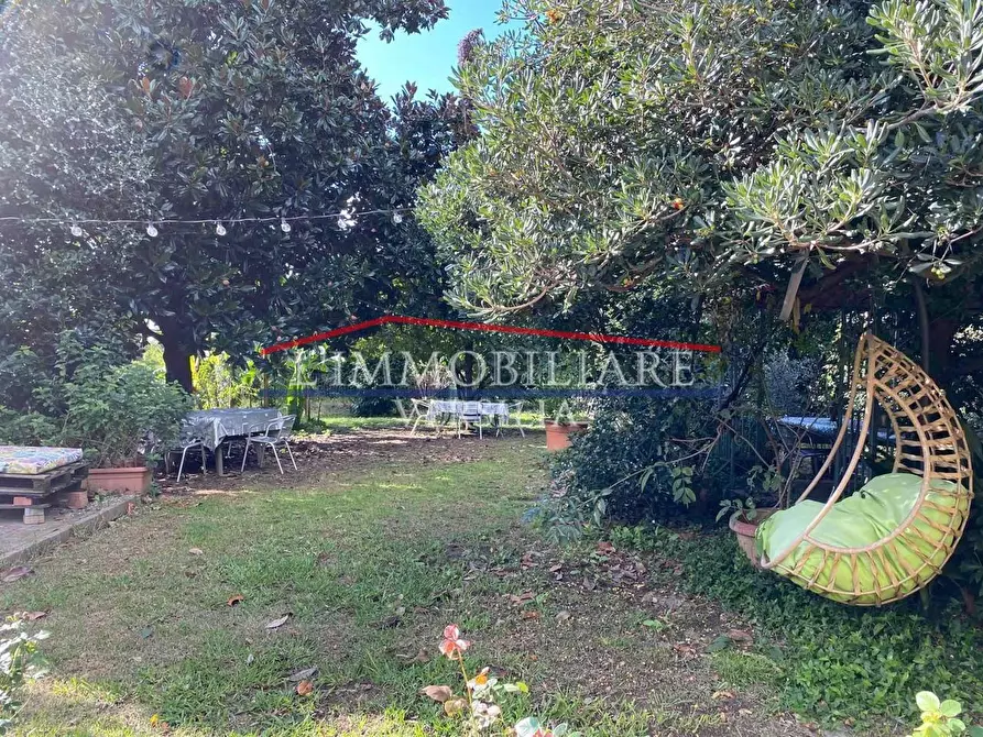 Immagine 32 di Villa in vendita  a Carrara