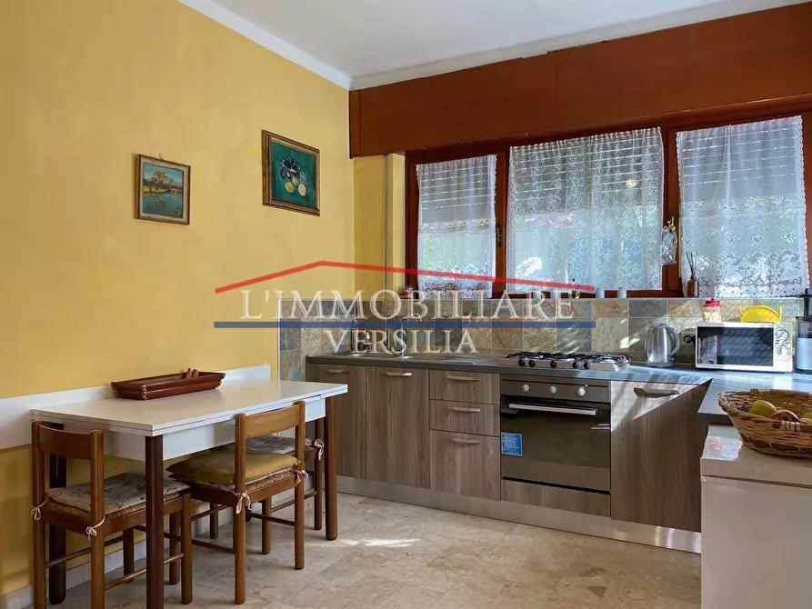 Immagine 29 di Villa in vendita  a Carrara