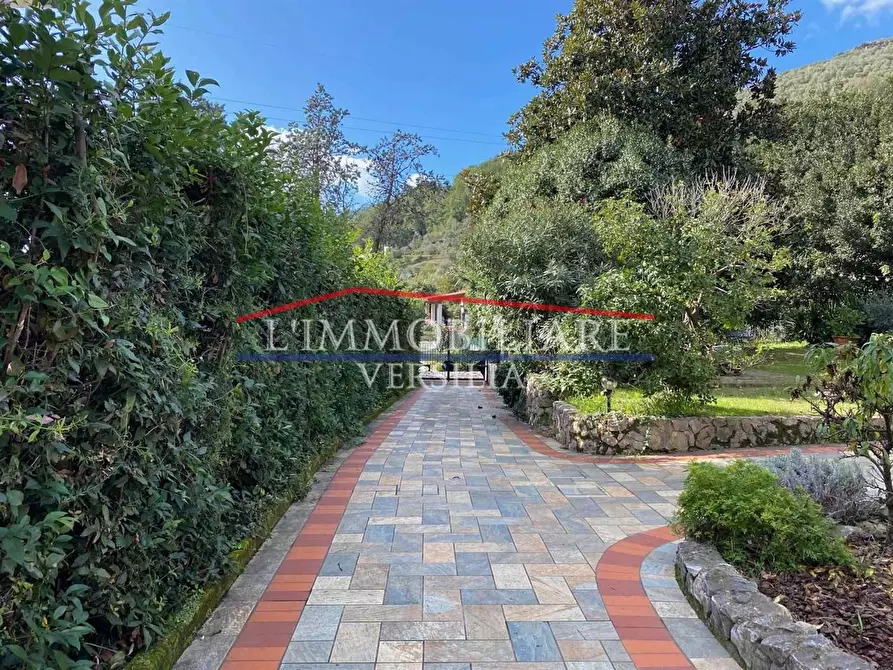 Immagine 3 di Villa in vendita  a Carrara