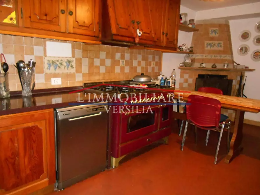 Immagine 49 di Villa in vendita  a Carrara