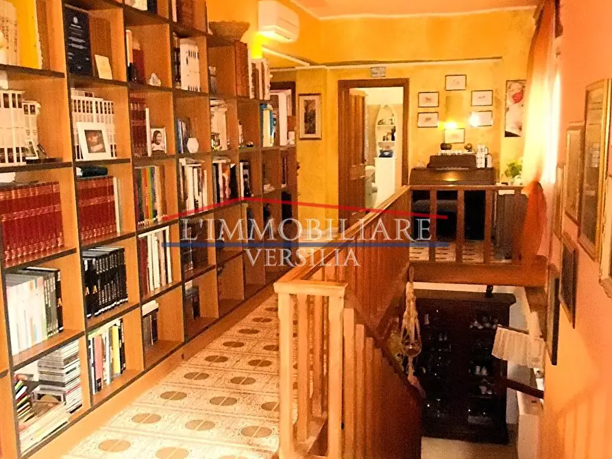 Immagine 47 di Villa in vendita  a Carrara