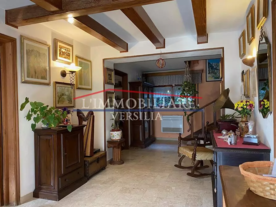 Immagine 5 di Villa in vendita  a Carrara