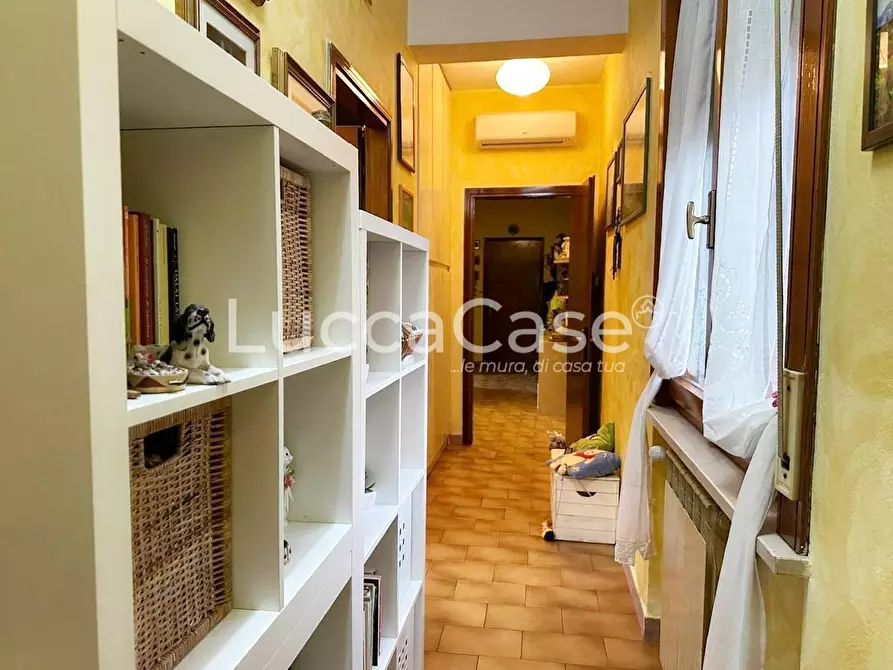 Immagine 14 di Appartamento in vendita  a Lucca