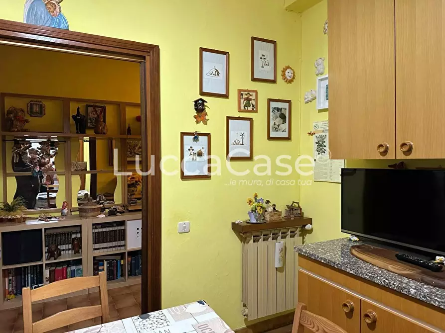 Immagine 4 di Appartamento in vendita  a Lucca