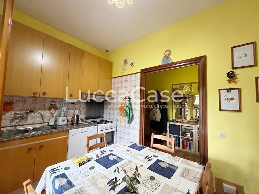 Immagine 7 di Appartamento in vendita  a Lucca