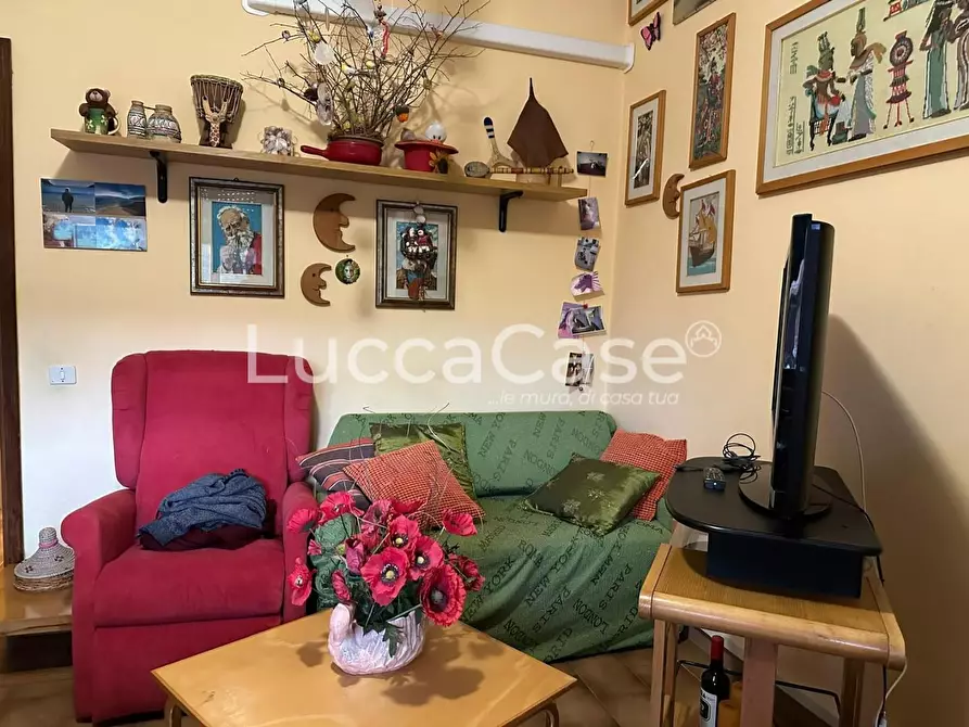 Immagine 6 di Appartamento in vendita  a Lucca