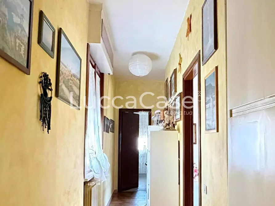 Immagine 9 di Appartamento in vendita  a Lucca