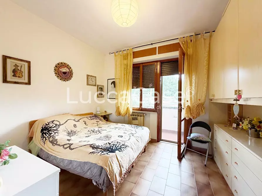Immagine 10 di Appartamento in vendita  a Lucca