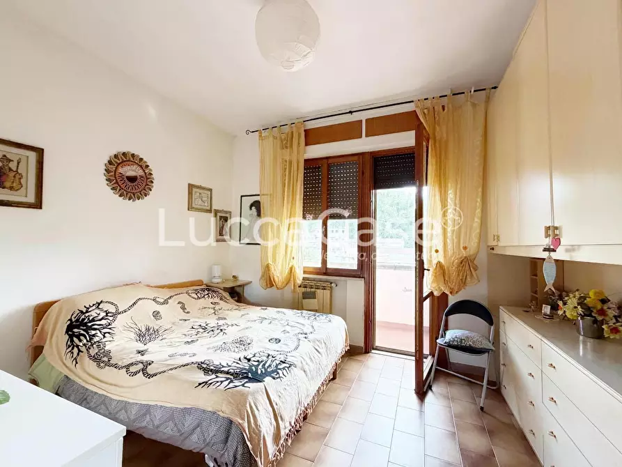 Immagine 11 di Appartamento in vendita  a Lucca
