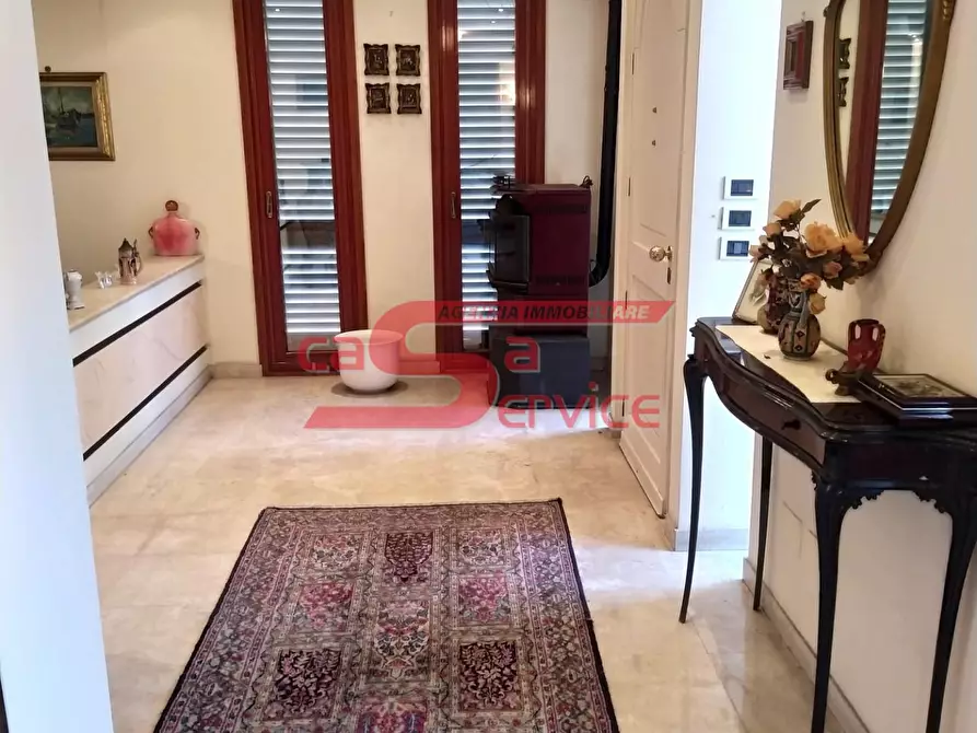 Immagine 2 di Villa in vendita  a Montecatini Terme