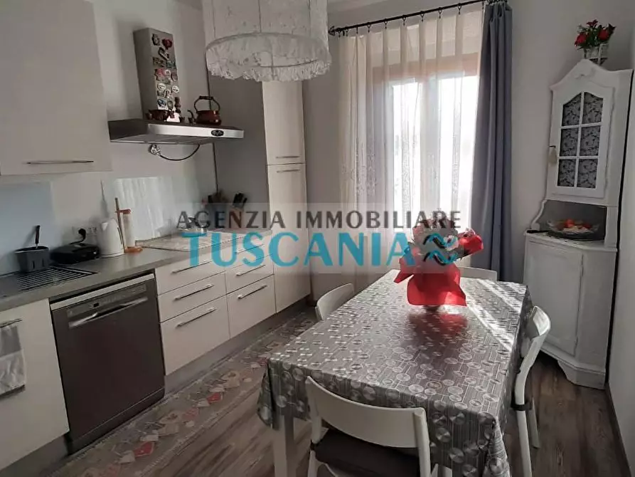 Immagine 2 di Appartamento in vendita  a Cecina