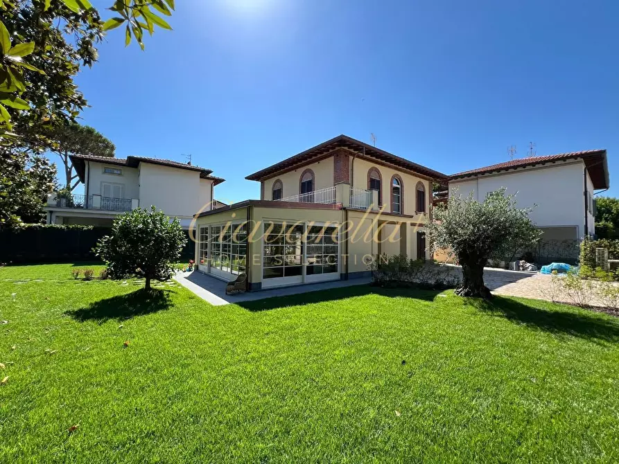 Immagine 28 di Villa in affitto  a Forte Dei Marmi
