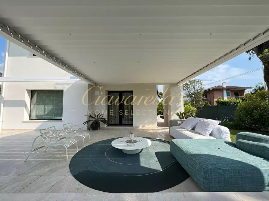 Immagine 6 di Villa in affitto  a Forte Dei Marmi
