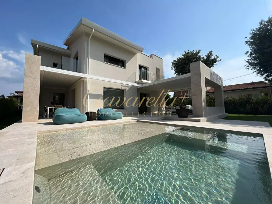 Immagine 2 di Villa in affitto  a Forte Dei Marmi