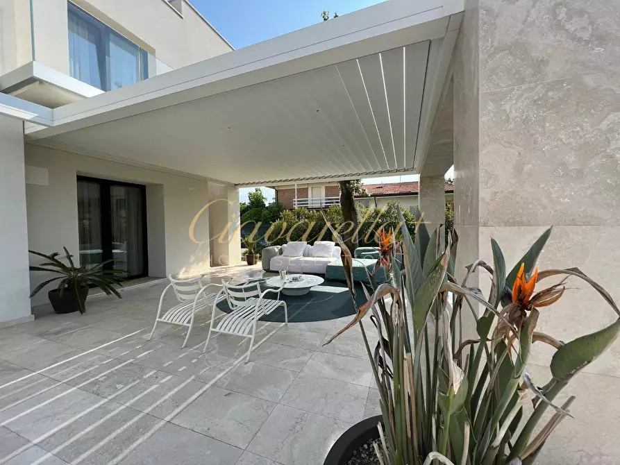 Immagine 9 di Villa in affitto  a Forte Dei Marmi