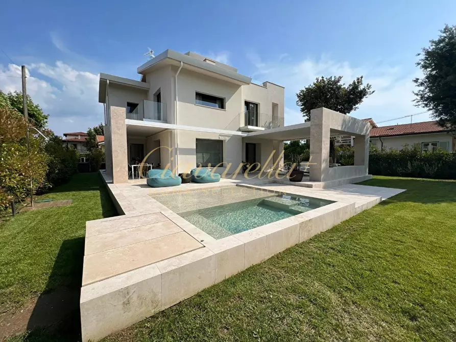 Immagine 5 di Villa in affitto  a Forte Dei Marmi