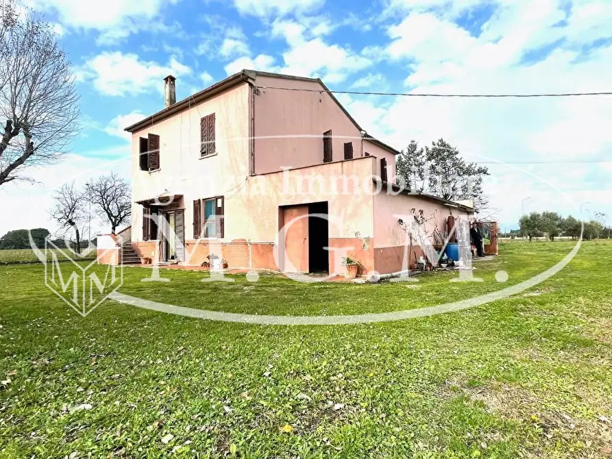 Immagine 2 di Casa indipendente in vendita  a Pontedera