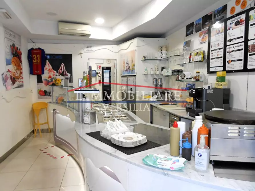 Immagine 13 di Attività commerciale in vendita  a Massa