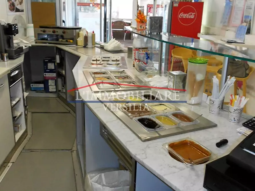 Immagine 3 di Attività commerciale in vendita  a Massa