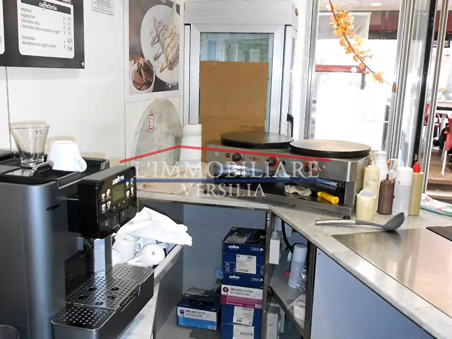 Immagine 7 di Attività commerciale in vendita  a Massa