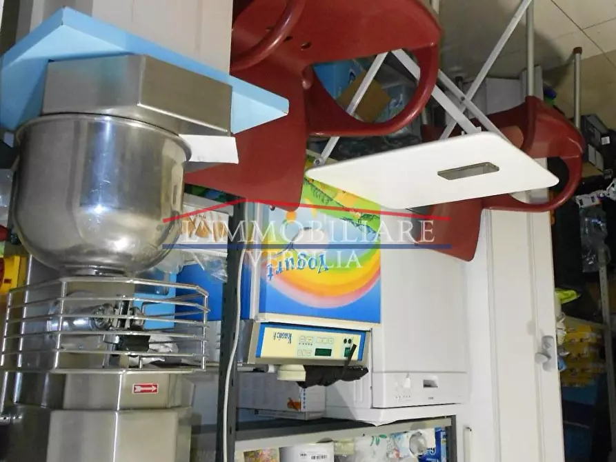 Immagine 14 di Attività commerciale in vendita  a Massa