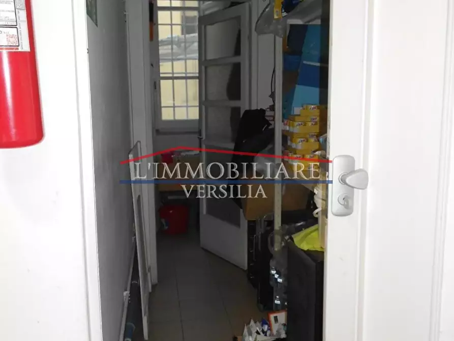 Immagine 20 di Attività commerciale in vendita  a Massa