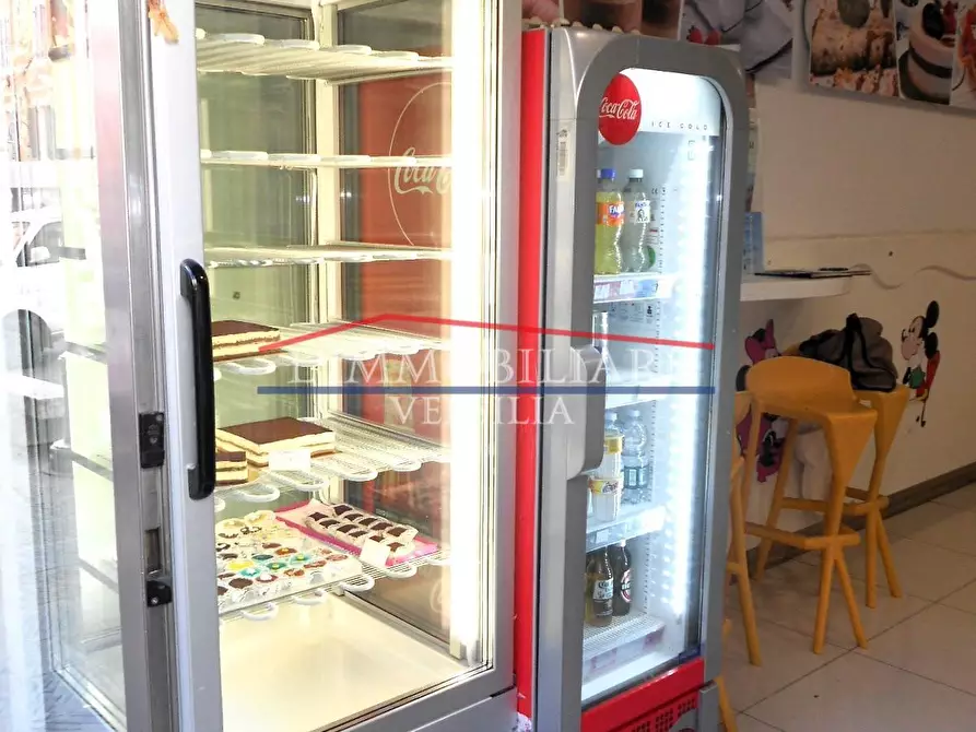 Immagine 8 di Attività commerciale in vendita  a Massa