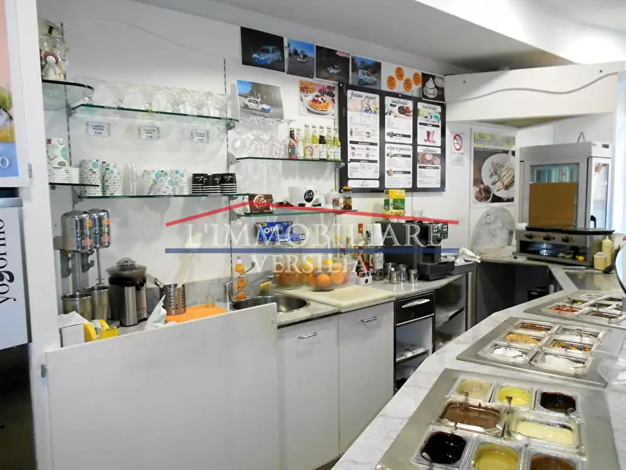 Immagine 5 di Attività commerciale in vendita  a Massa