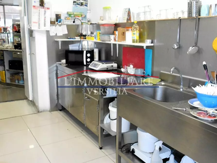 Immagine 19 di Attività commerciale in vendita  a Massa