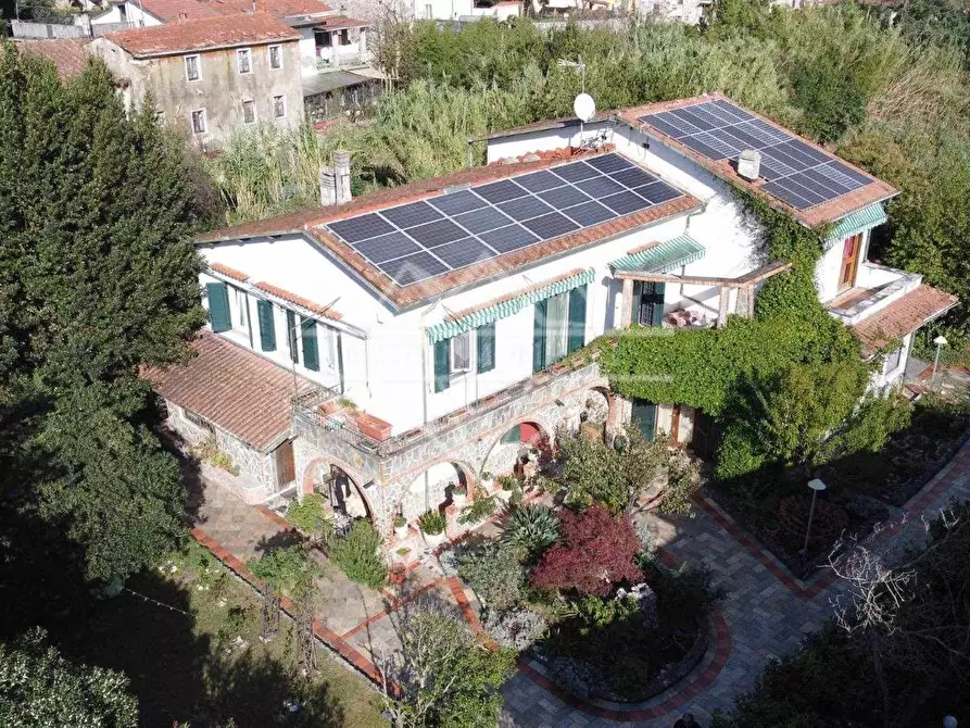 Immagine 15 di Villa in vendita  a Carrara