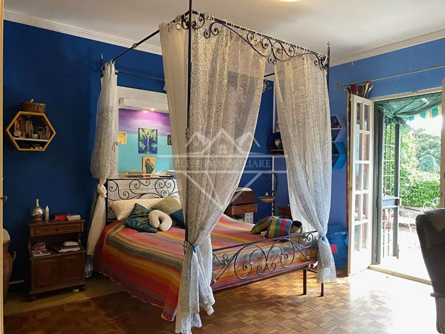 Immagine 12 di Villa in vendita  a Carrara