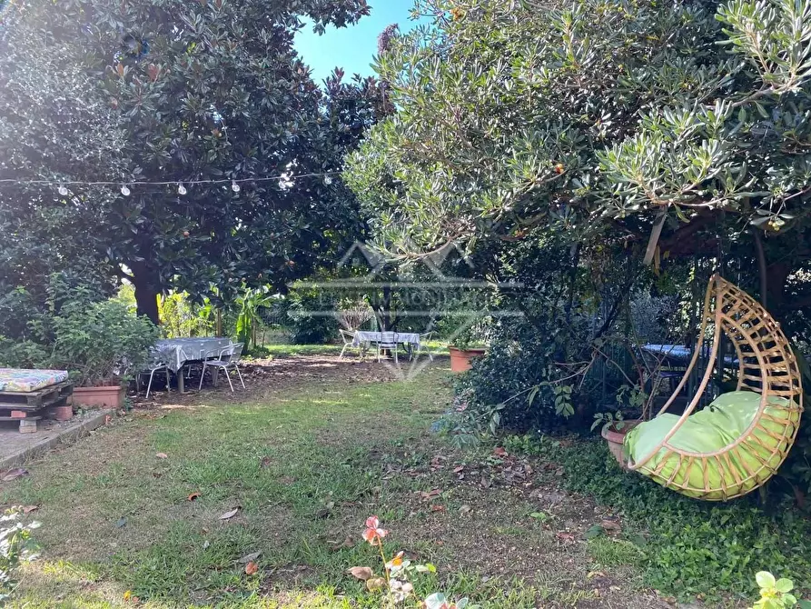 Immagine 9 di Villa in vendita  a Carrara