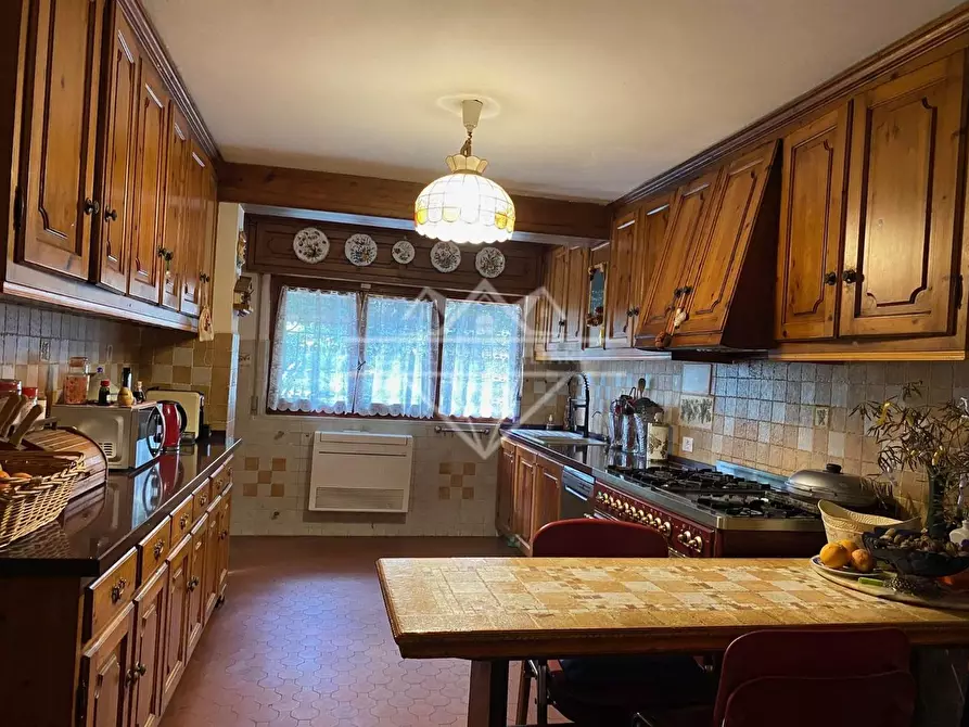 Immagine 7 di Villa in vendita  a Carrara