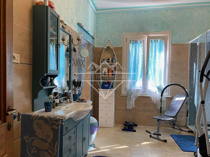 Immagine 22 di Villa in vendita  a Carrara