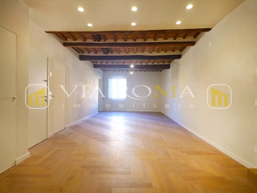 Immagine 7 di Appartamento in vendita  a Lucca