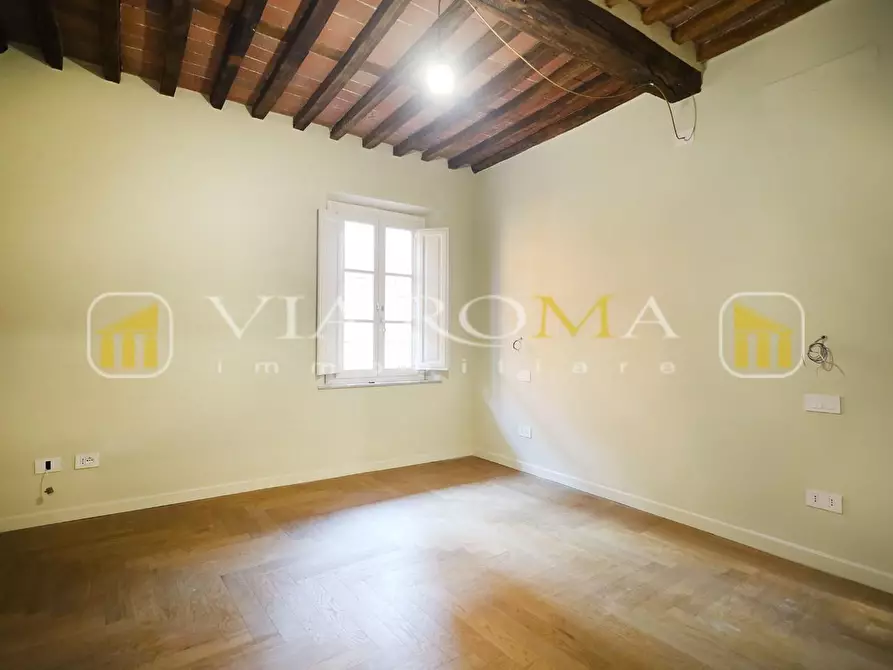 Immagine 11 di Appartamento in vendita  a Lucca