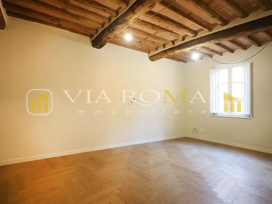 Immagine 13 di Appartamento in vendita  a Lucca